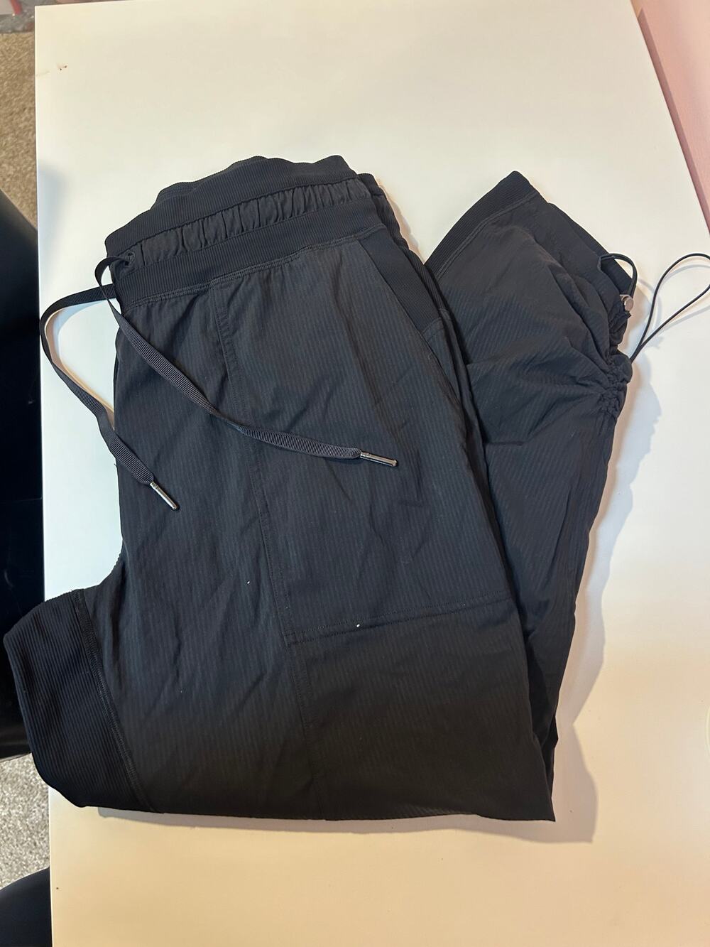 LuluLemon Capri Joggers *Size 8*
